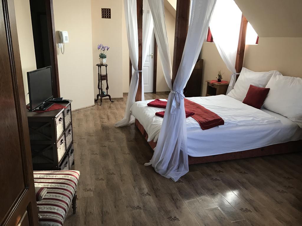 Abszolút Hotel és Panzió Nyírbátor Exterior foto