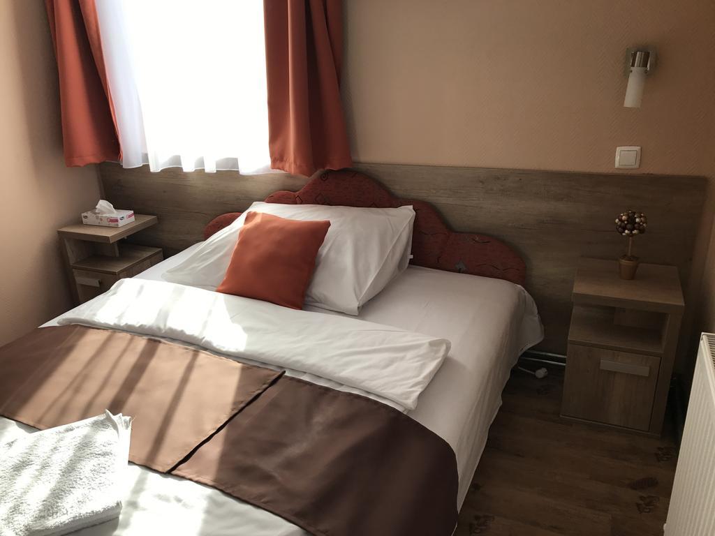 Abszolút Hotel és Panzió Nyírbátor Exterior foto