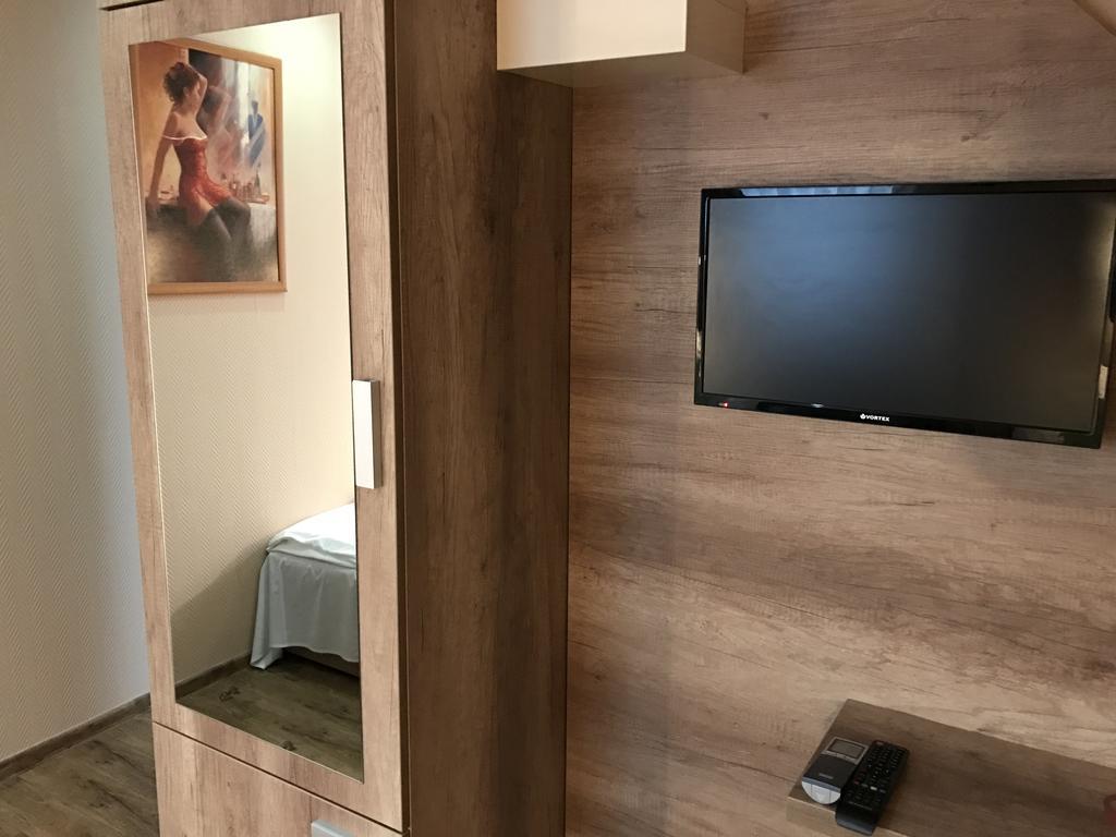 Abszolút Hotel és Panzió Nyírbátor Exterior foto